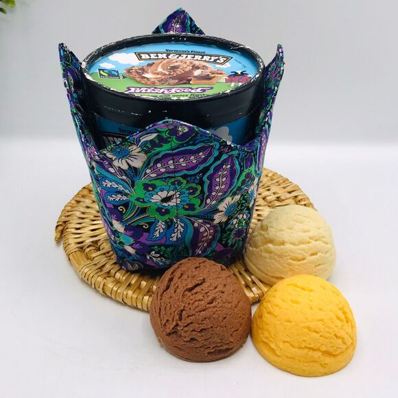 Microwave Pint Size Cozy for Noodles, Oatmeal, Stir Fry Ice Cream Purple Paisley - Picture 2 of 4